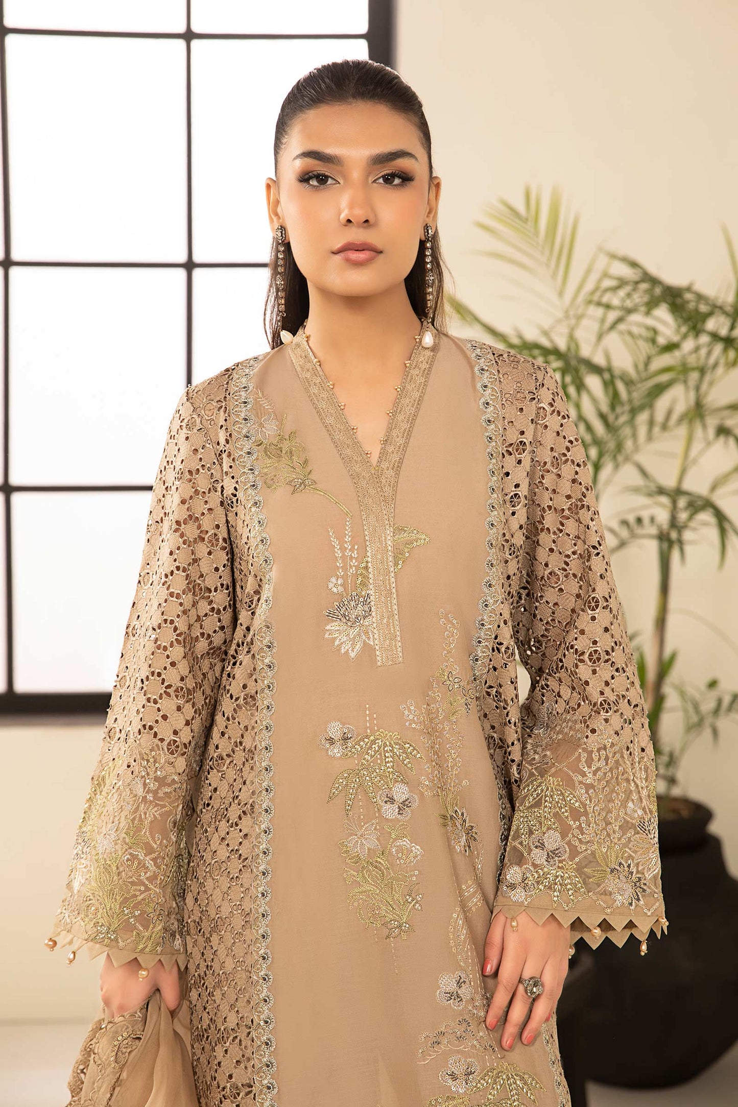 3 PIECE EMBROIDERED LAWN SUIT | DW-EF24-04