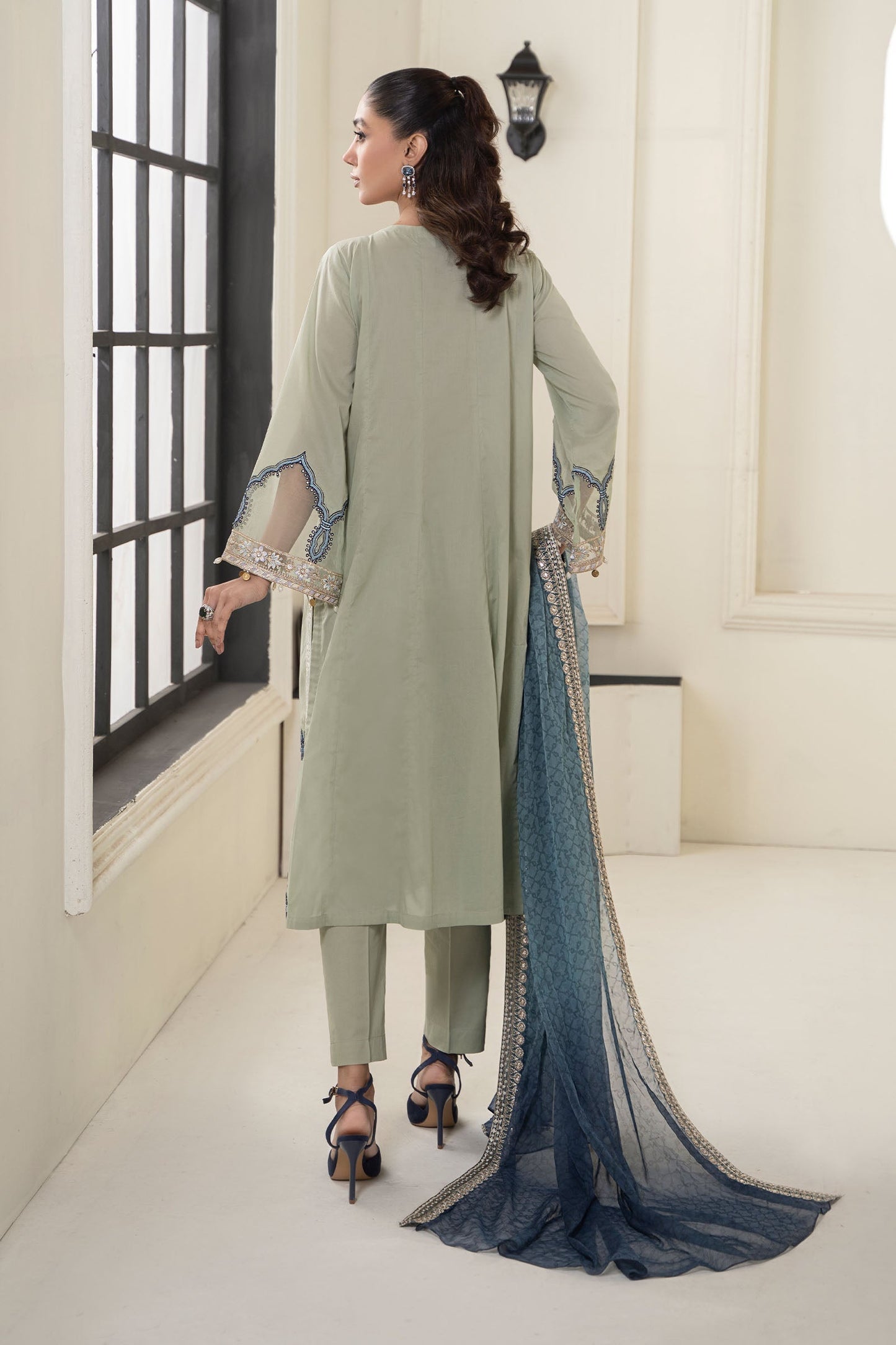 3 PIECE EMBROIDERED LAWN SUIT | DW-EF24-130