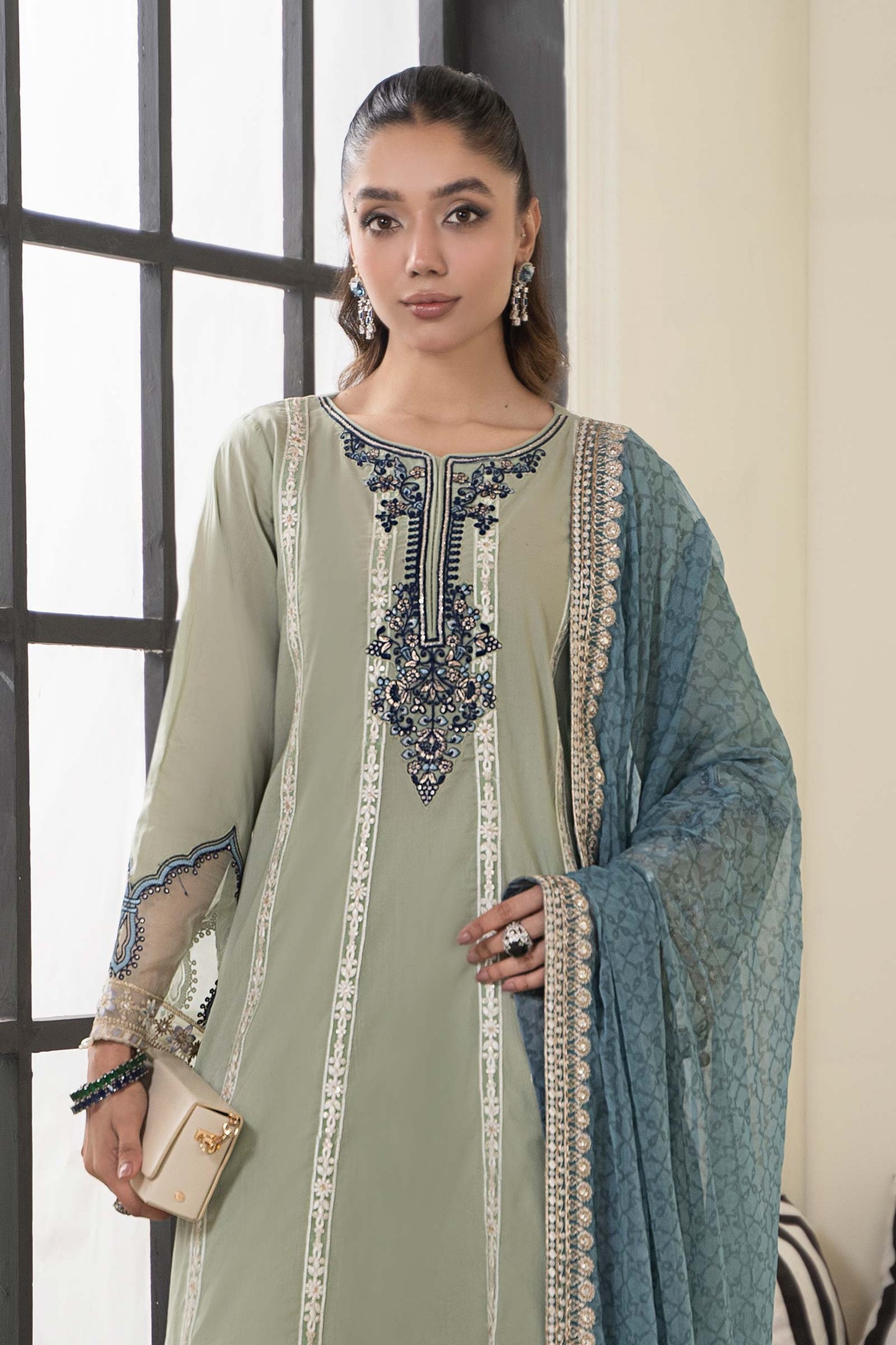 3 PIECE EMBROIDERED LAWN SUIT | DW-EF24-130