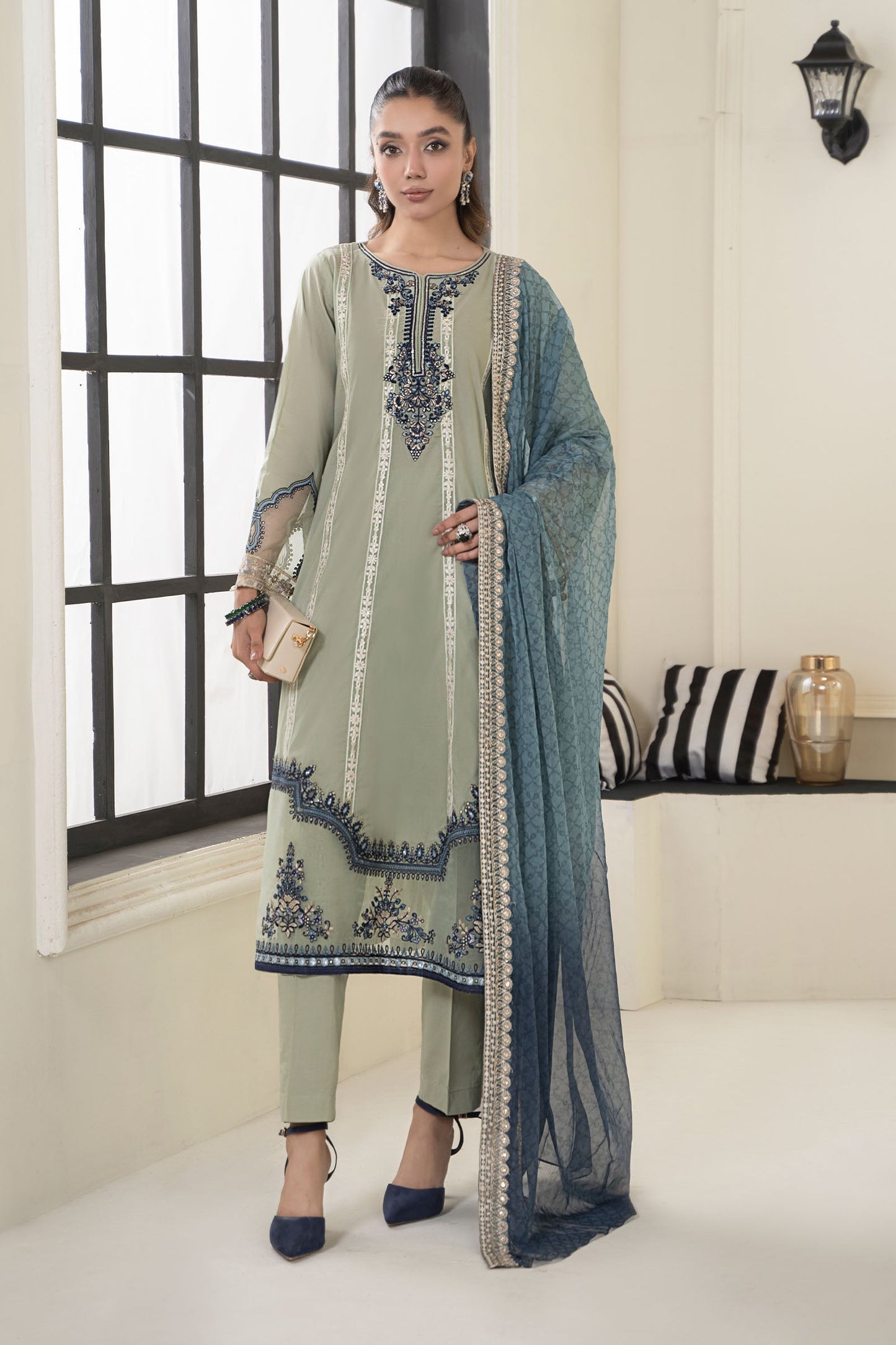 3 PIECE EMBROIDERED LAWN SUIT | DW-EF24-130