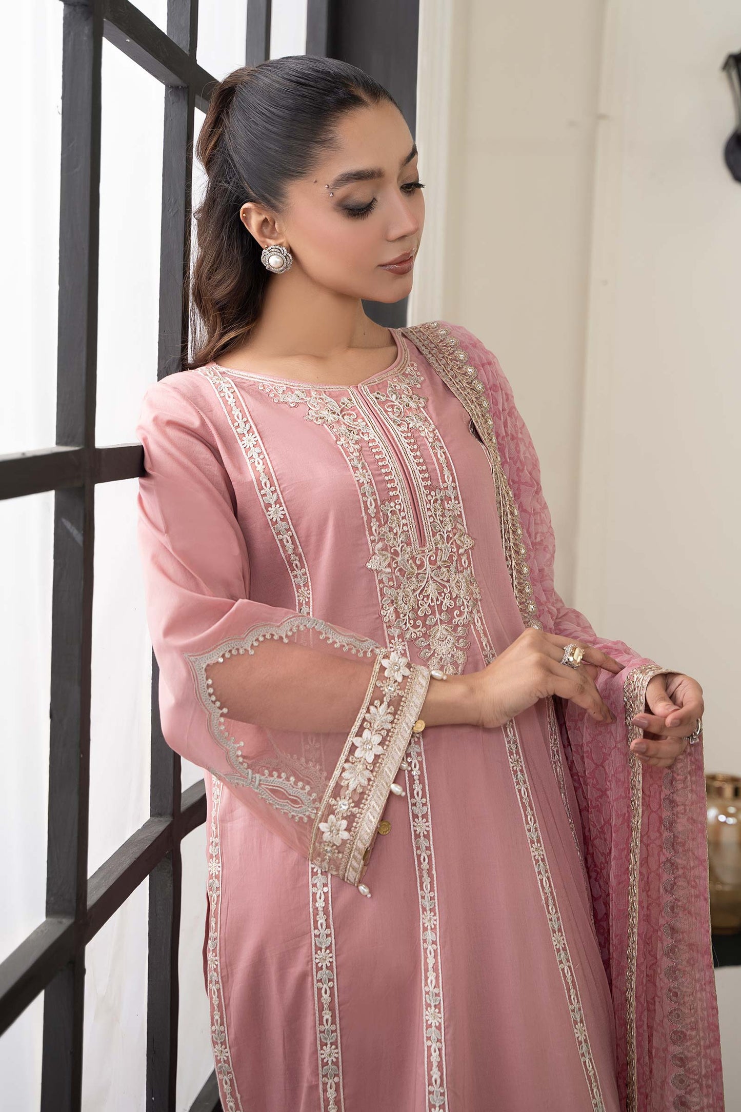 3 PIECE EMBROIDERED LAWN SUIT | DW-EF24-130