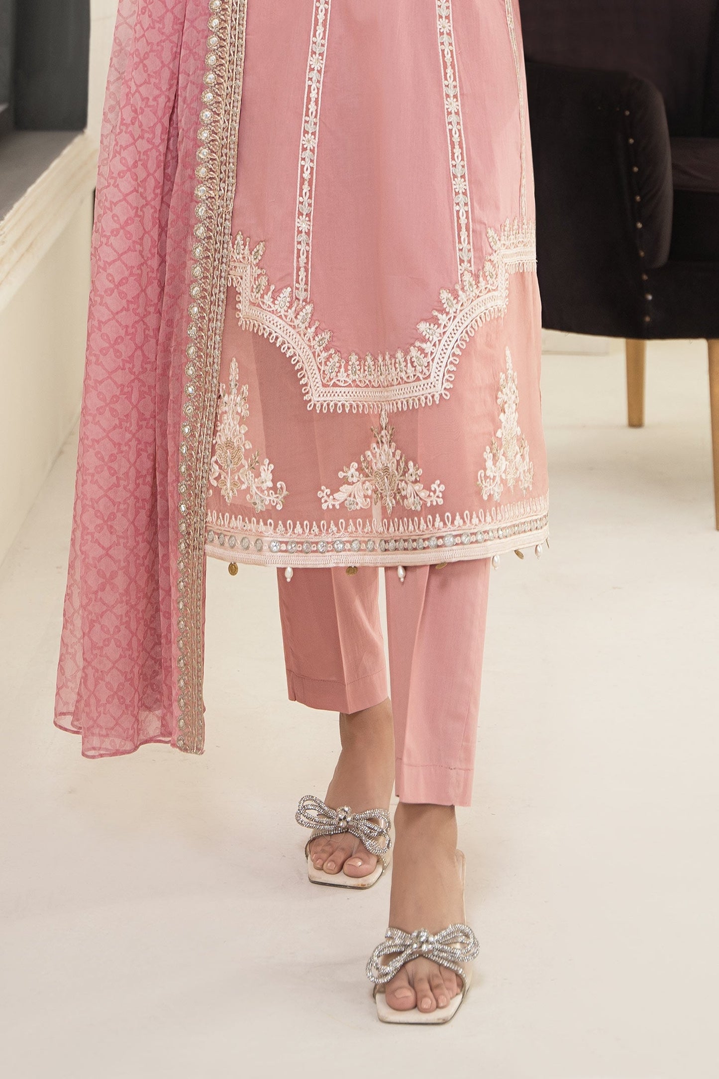 3 PIECE EMBROIDERED LAWN SUIT | DW-EF24-130