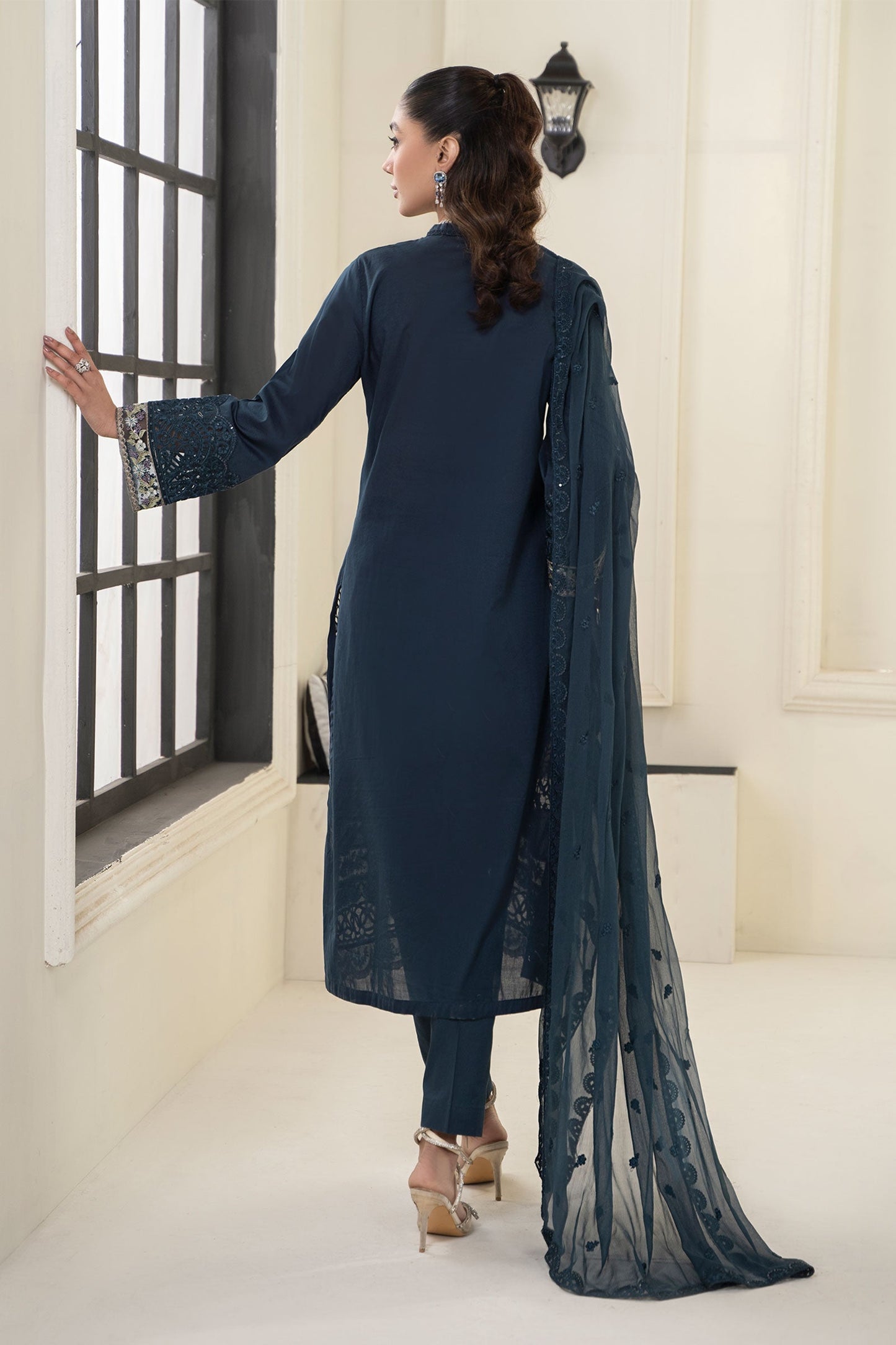 3 PIECE EMBROIDERED LAWN SUIT | DW-EF24-17