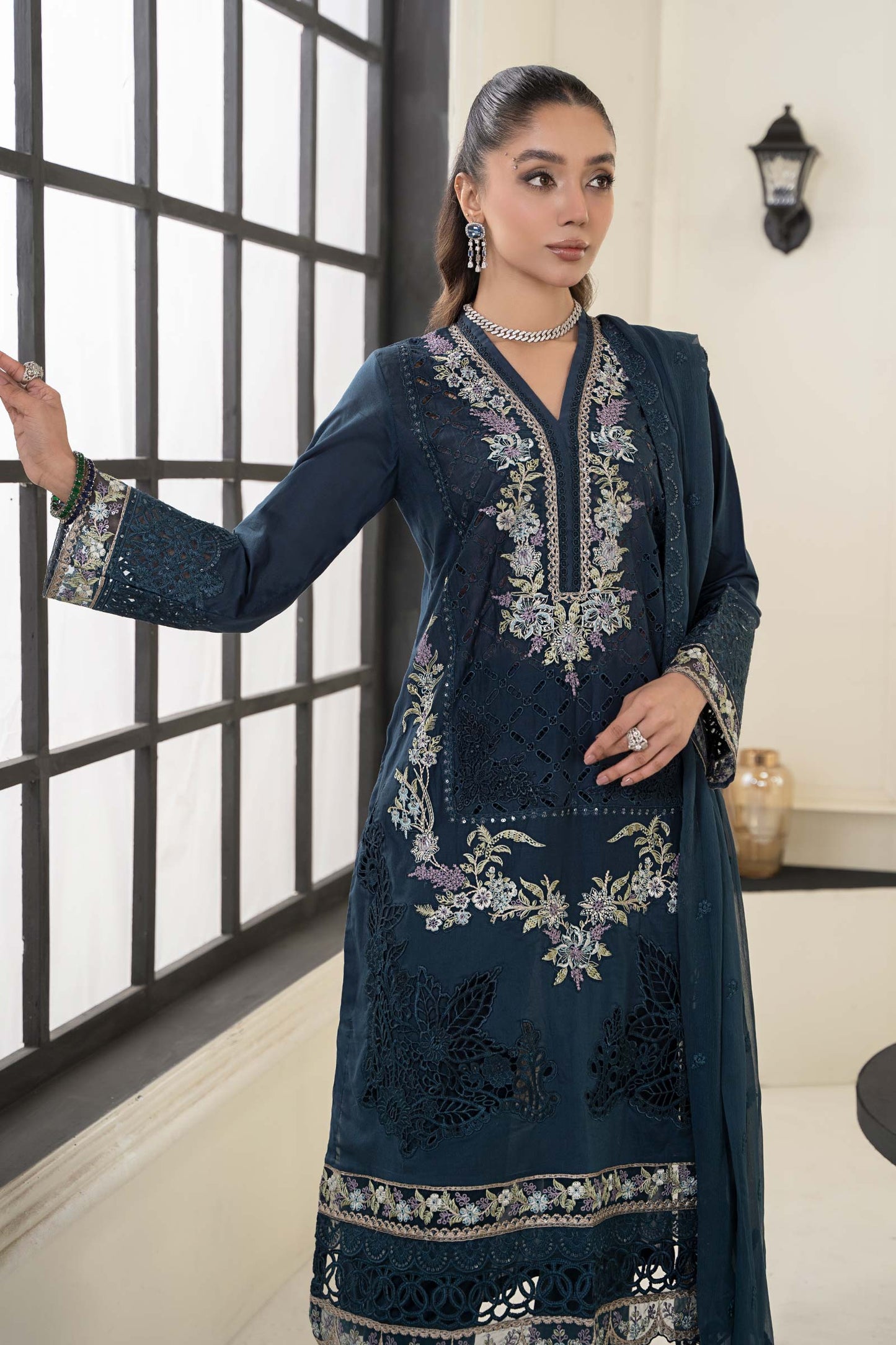 3 PIECE EMBROIDERED LAWN SUIT | DW-EF24-17