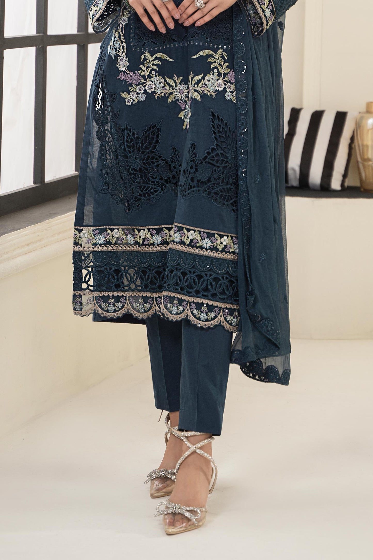 3 PIECE EMBROIDERED LAWN SUIT | DW-EF24-17