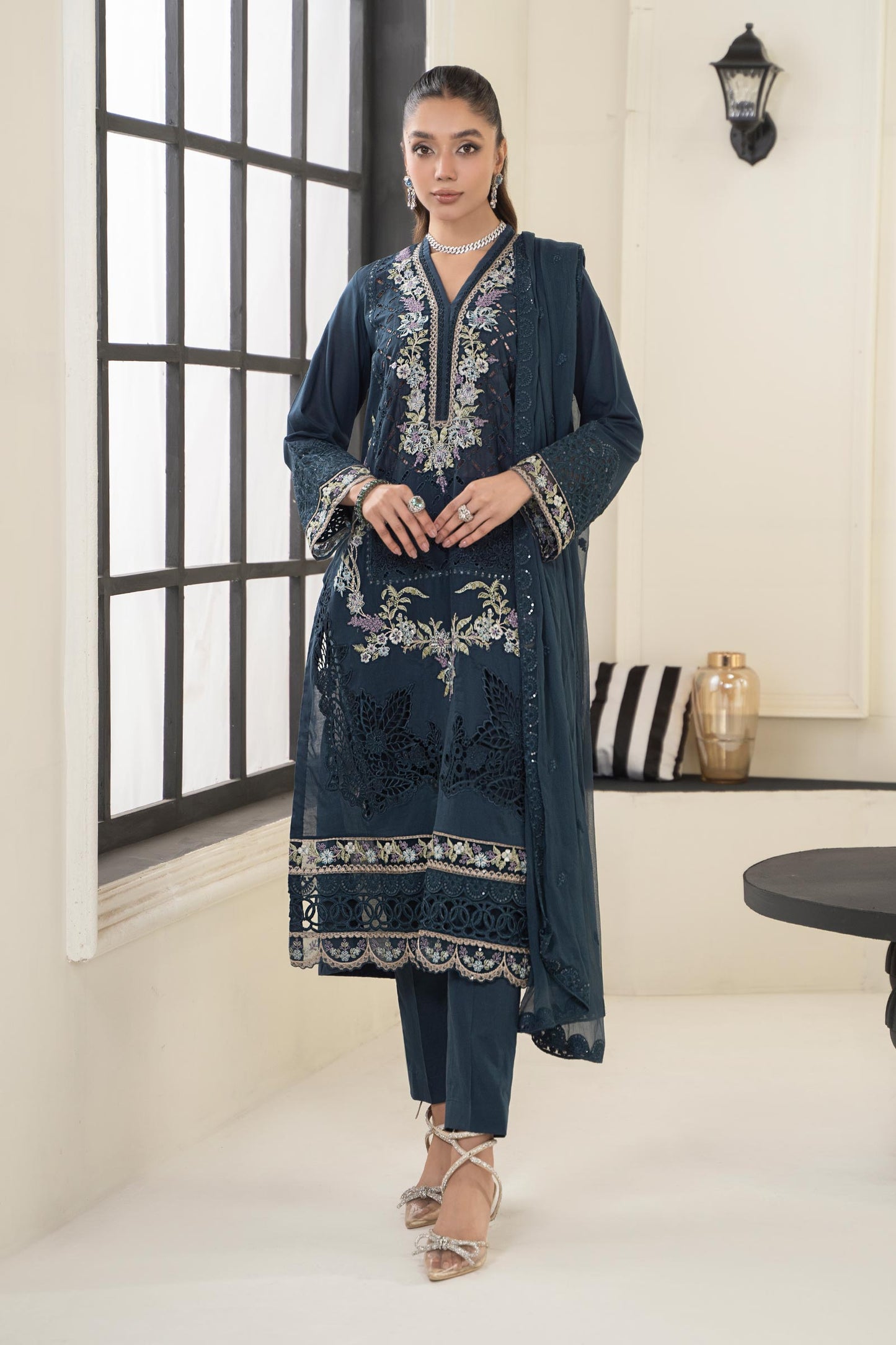 3 PIECE EMBROIDERED LAWN SUIT | DW-EF24-17