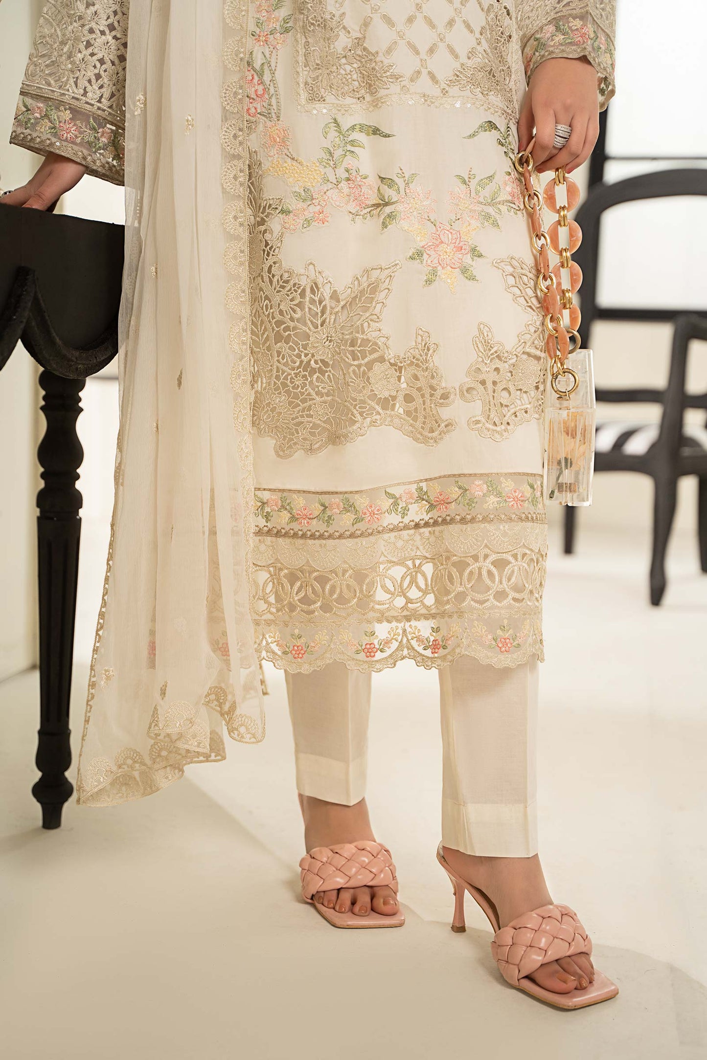 3 PIECE EMBROIDERED LAWN SUIT | DW-EF24-17