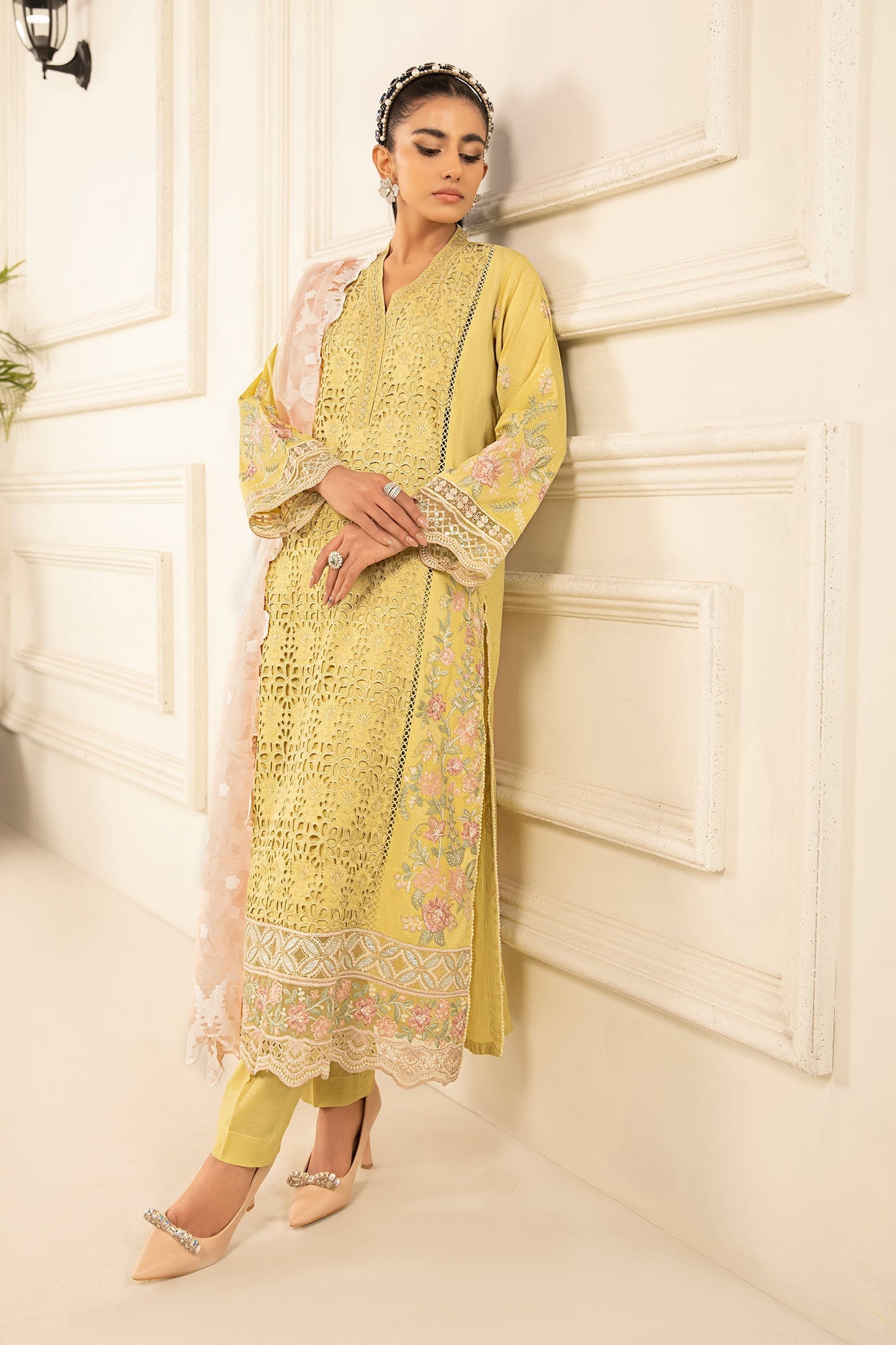 3 PIECE EMBROIDERED LAWN SUIT | DW-EF24-33