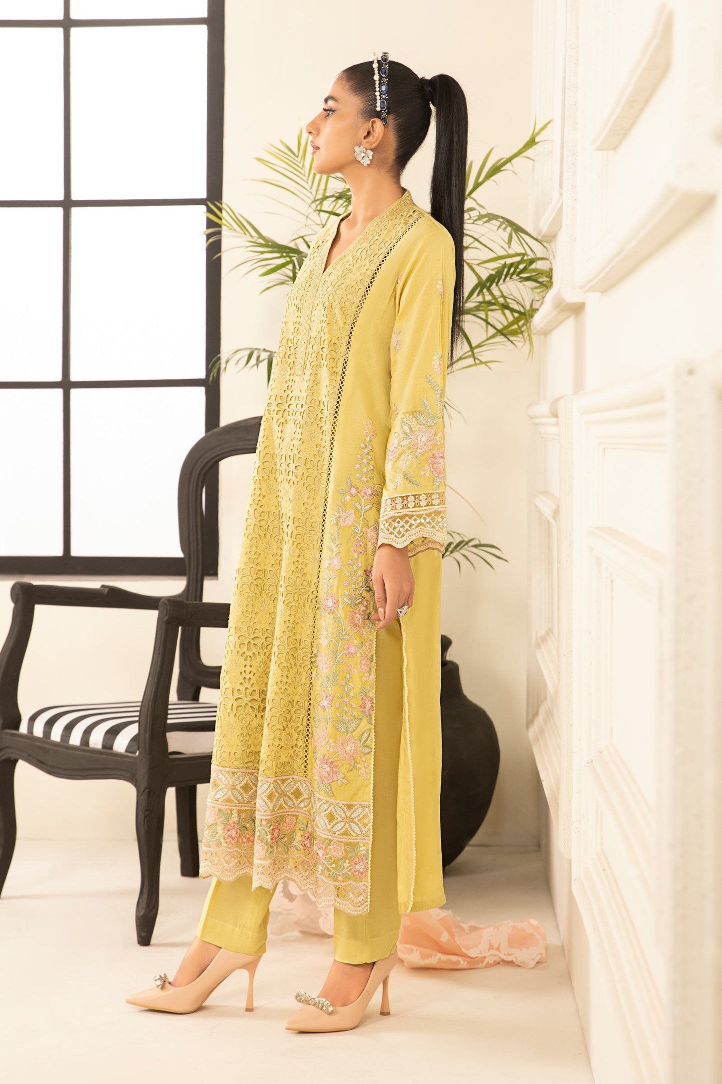 3 PIECE EMBROIDERED LAWN SUIT | DW-EF24-33