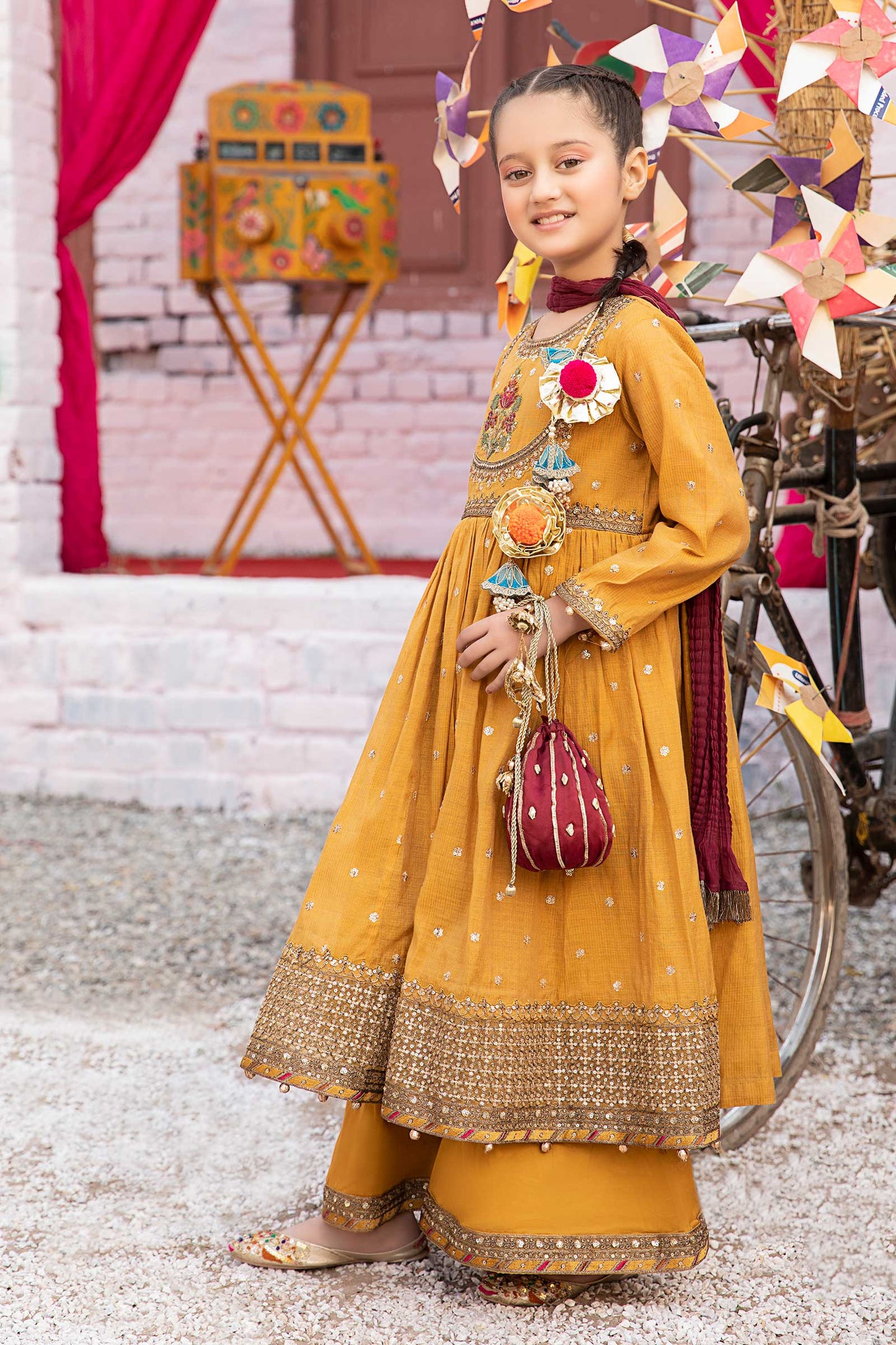 3 PIECE EMBROIDERED ZARI LAWN SUIT | MKS-EF24-33